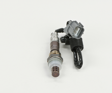 Charger l'image dans la galerie, 13978 Oxygen Sensor Bosch Canada