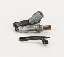 Load image into Gallery viewer, 15571 Wide-band Oxygen Sensor Bosch Canada