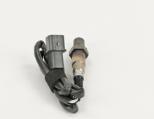 Load image into Gallery viewer, 15576 Engineered Oxygen Sensor Bosch Canada