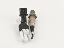 Load image into Gallery viewer, 15581 Engineered Oxygen Sensor Bosch Canada