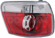 Charger l'image dans la galerie, 1571412 Tail Light Assembly Dorman Canada