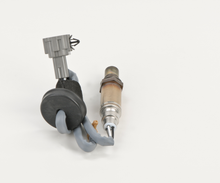 Load image into Gallery viewer, 15975 Oxygen Sensor Bosch Canada