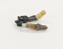 Charger l'image dans la galerie, 16328 Oxygen Sensor Bosch Canada