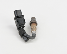 Load image into Gallery viewer, 17037 Wide-band Oxygen Sensor Bosch Canada
