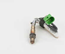 Charger l'image dans la galerie, 17101 Actual OE Oxygen Sensor Bosch Canada