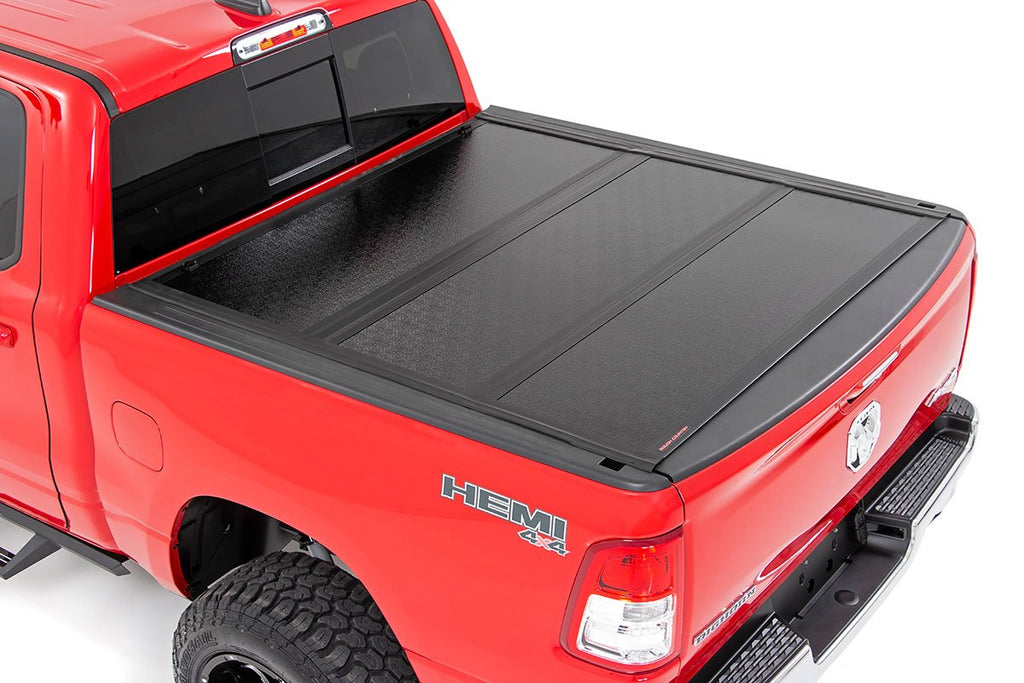 47320650 Hard Low Profile Bed Cover -6'4" - No Rambox - Ram 1500 (19-23)/1500 TRX (21-23) Rough Country Canada