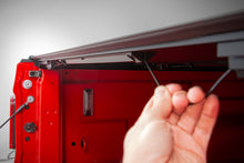 Load image into Gallery viewer, 47120580 Hard Low Profile Bed Cover - 5'9" Bed - Chevy/GMC 1500 (19-23) Rough Country Canada