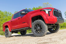 Charger l'image dans la galerie, 21014 Oval Nerf Steps - Crew Cab - Black - Toyota Tundra 2WD/4WD (22-23) Rough Country Canada