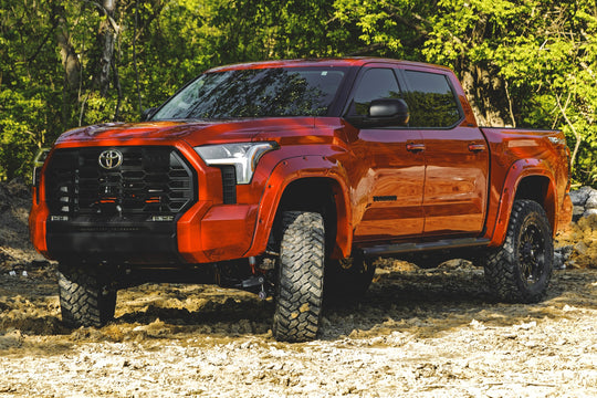 A-T02224-O4O Defender Pocket Fender Flare - White - Toyota Tundra (2022-2023) Rough Country Canada