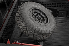 Charger l'image dans la galerie, 73110 Bed Mount Spare Tire Carrier - Toyota Tacoma 2WD/4WD (2016-2023) Rough Country Canada