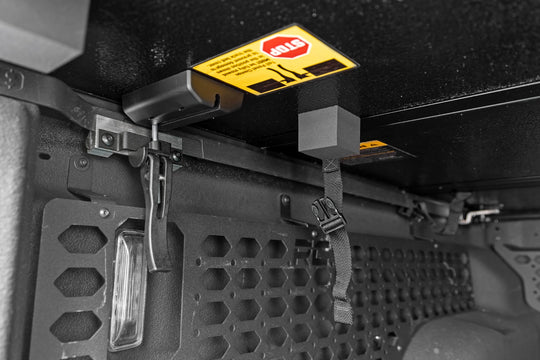 45810550A Hard Folding Bed Cover - 5' Bed - Jeep Gladiator JT 4WD (2020-2022) Rough Country Canada