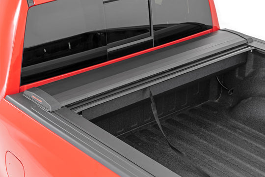 46320551 Retractable Bed Cover - 5'7" Bed - Ram 1500 (19-23)/1500 TRX (21-23) Rough Country Canada
