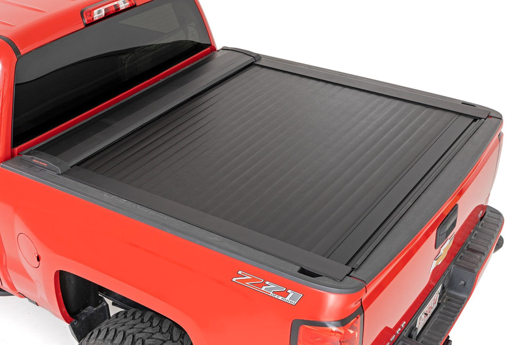46119552 Retractable Bed Cover - 5'7" Bed - Chevy/GMC 1500 (04-18) Rough Country Canada