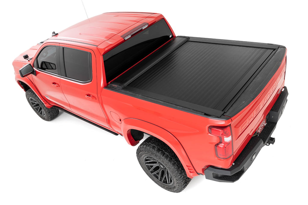 46120581 Retractable Bed Cover - 5'7" Bed - Chevy/GMC 1500 (19-23) Rough Country Canada