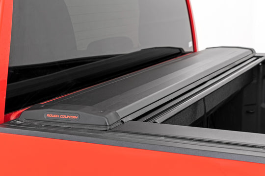 46120581 Retractable Bed Cover - 5'7" Bed - Chevy/GMC 1500 (19-23) Rough Country Canada