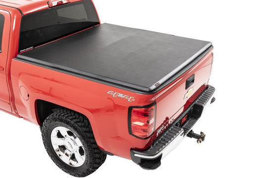 RC44214550 Bed Cover - Tri Fold - Soft - 5'9" Bed - Chevy/GMC 1500 (14-18) Rough Country Canada