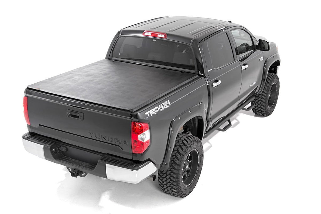 RC46419550 Bed Cover - Tri Fold - Soft - 5'7" Bed - No OE Rail - Toyota Tundra (07-23) Rough Country Canada