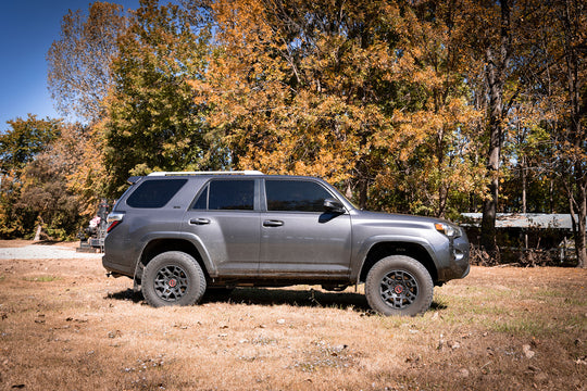 764RED 2 Inch Lift Kit - Red Spacers - Toyota 4Runner 4WD (2010-2023) Rough Country Canada
