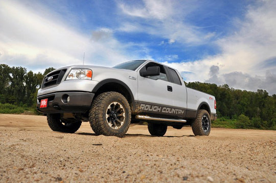 57040 2.5 Inch Lift Kit - M1 Struts/M1 - Ford F-150 4WD (2004-2008) Rough Country Canada