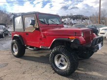 Charger l'image dans la galerie, 61570 2.5 Inch Lift Kit - V2 - Jeep Wrangler YJ 4WD (1987-1995) Rough Country Canada