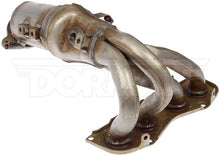 Charger l'image dans la galerie, 672-971 Catalytic Converter with Integrated Exhaust Manifold Dorman - OE Solutions Canada