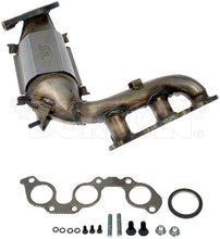 Charger l'image dans la galerie, 673-820 Catalytic Converter with Integrated Exhaust Manifold Dorman - OE Solutions Canada