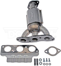 Charger l'image dans la galerie, 673-621 Catalytic Converter with Integrated Exhaust Manifold Dorman - OE Solutions Canada