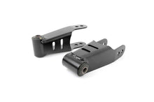 Charger l'image dans la galerie, RC0501 Lowering Shackles - 1-2.5 Inch - Chevy C1500/K1500 Truck 2WD (88-99) Rough Country Canada