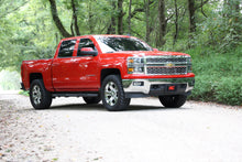 Charger l'image dans la galerie, 501063 2 Inch Leveling Kit - Loaded Strut - Chevy/GMC 1500 (14-18) Rough Country Canada