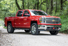 Charger l'image dans la galerie, 501063 2 Inch Leveling Kit - Loaded Strut - Chevy/GMC 1500 (14-18) Rough Country Canada