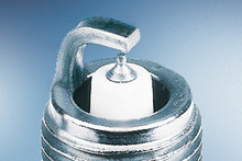 Charger l'image dans la galerie, 8183 OE Fine Wire Double Platinum Spark Plug Bosch Canada