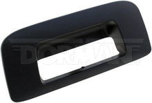 Charger l'image dans la galerie, 82776 Tailgate Handle Bezel Dorman - HELP Canada