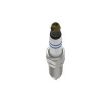 Load image into Gallery viewer, 8524 EVO Spark Plug Bosch Canada