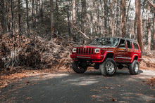 Charger l'image dans la galerie, 633N2 4.5 Inch Lift Kit - RR springs - Jeep Cherokee XJ 2WD/4WD (84-01) Rough Country Canada
