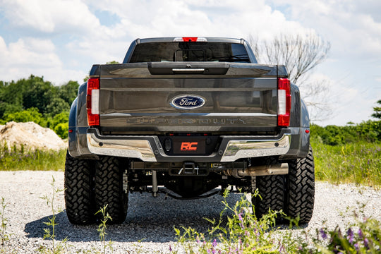 55941 6 Inch Lift Kit - DRW - D/S - M1 - Ford Super Duty 4WD (2017-2022) Rough Country Canada