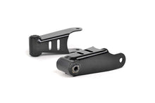 Charger l'image dans la galerie, RC0500 Lowering Shackles - 1.5 Inch - Chevy/GMC 1500 (99-18) Rough Country Canada