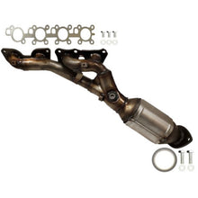 Load image into Gallery viewer, 14771 Catalytic Converter with Integrated Exhaust Manifold Walker Exhaust Canada