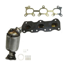 Load image into Gallery viewer, 14811 Catalytic Converter with Integrated Exhaust Manifold Walker Exhaust Canada