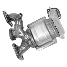 Load image into Gallery viewer, 16223 Catalytic Converter with Integrated Exhaust Manifold Walker Exhaust Canada