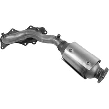 Load image into Gallery viewer, 16639 Catalytic Converter with Integrated Exhaust Manifold Walker Exhaust Canada