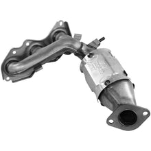 Load image into Gallery viewer, 16662 Catalytic Converter with Integrated Exhaust Manifold Walker Exhaust Canada
