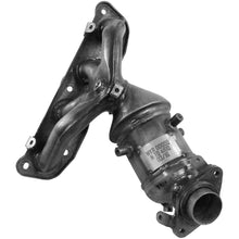 Load image into Gallery viewer, 16704 Catalytic Converter with Integrated Exhaust Manifold Walker Exhaust Canada