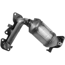 Load image into Gallery viewer, 83152 Catalytic Converter with Integrated Exhaust Manifold Walker Exhaust Canada