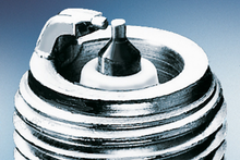 Load image into Gallery viewer, F5DP0R OE Fine Wire Double Platinum Spark Plug Bosch Canada