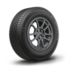 Charger l'image dans la galerie, 21436 235/65R18 Michelin Latitude Tour 106T Michelin Tires Canada