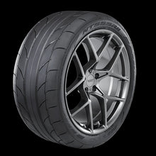 Load image into Gallery viewer, 108570 305/40R22 Nitto NT555RII 114W Nitto Tires Canada