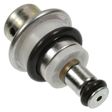 Load image into Gallery viewer, PR547 Standard Import Fuel Injection Pressure Regulator Standard Import Canada