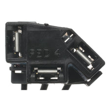 Load image into Gallery viewer, S-686 Standard Ignition Headlight Connector Standard Ignition Canada