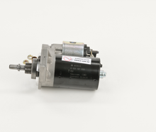 Load image into Gallery viewer, SR0402N New Starter Motor Bosch Canada