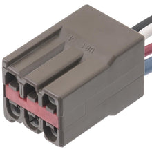 Load image into Gallery viewer, TC507 Trailer Brake Control Connector Standard Ignition Canada